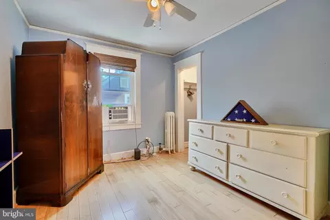 Bedroom - 612 Hollen Rd, Baltimore, MD 21212 photo 4 of 7
