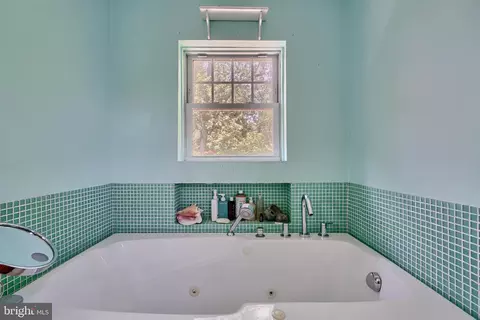 Bath - 612 Hollen Rd, Baltimore, MD 21212 photo 6 of 7
