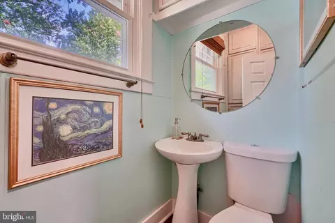 Bath - 612 Hollen Rd, Baltimore, MD 21212 photo 2 of 7