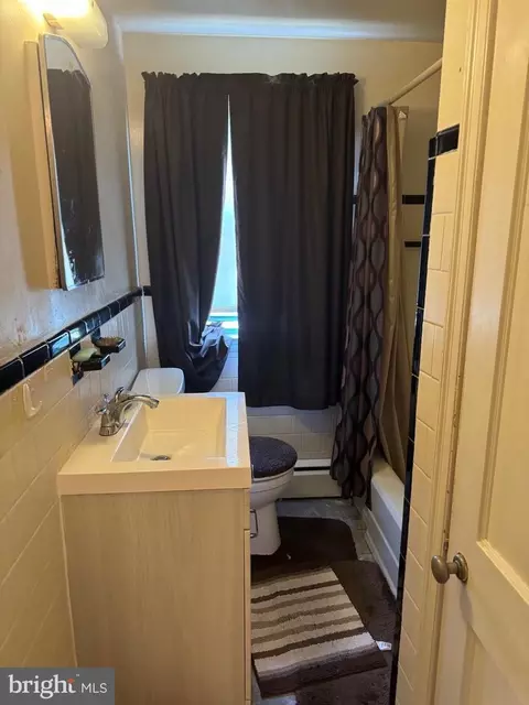 Bath - 1822 E Belvedere Ave, Baltimore, MD 21239 photo 1 of 1