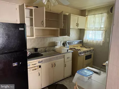 Kitchen - 1822 E Belvedere Ave, Baltimore, MD 21239 photo 1 of 1