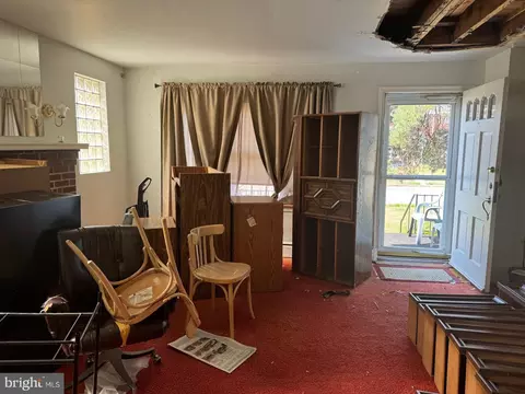 Entry Way - 1822 E Belvedere Ave, Baltimore, MD 21239 photo 2 of 3