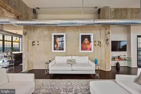 Living - 1200 Steuart St #1715, Baltimore, MD 21230 photo 8 of 11