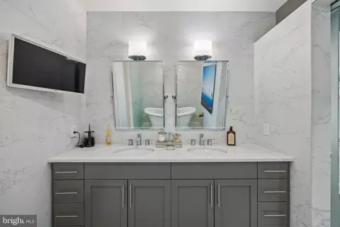 Bath - 1200 Steuart St #1715, Baltimore, MD 21230 photo 5 of 5