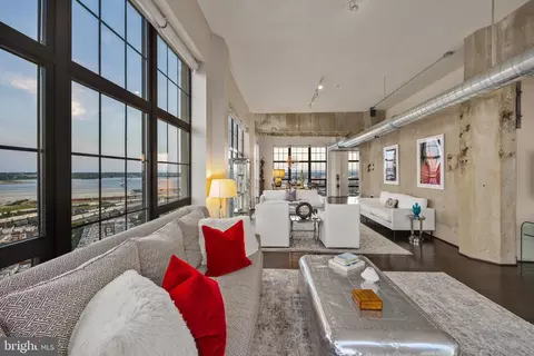 Living - 1200 Steuart St #1715, Baltimore, MD 21230 photo 7 of 11