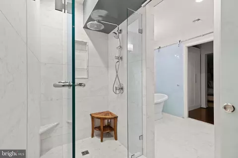 Bath - 1200 Steuart St #1715, Baltimore, MD 21230 photo 1 of 5