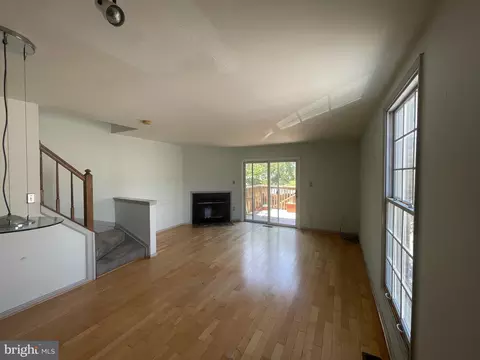 Living - 1102 S Streeper St, Baltimore, MD 21224 photo 2 of 4