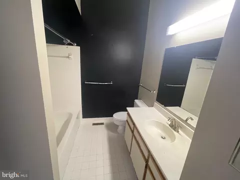 Bath - 1102 S Streeper St, Baltimore, MD 21224 photo 1 of 2