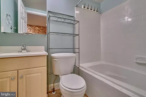 Bath - 1613 Marshall St, Baltimore, MD 21230 photo 4 of 6