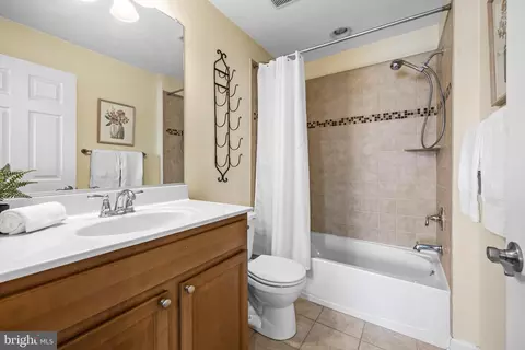Bath - 1422 Marshall St, Baltimore, MD 21230 photo 3 of 3