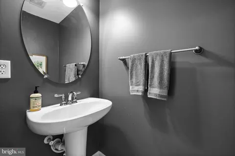 Entry Way - 1422 Marshall St, Baltimore, MD 21230 photo 2 of 4