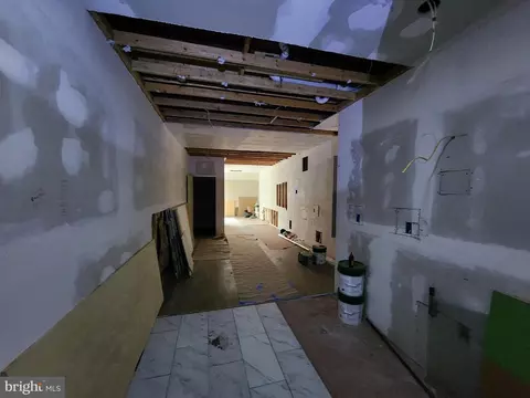 Entry Way - 2039 E North Ave, Baltimore, MD 21213 photo 5 of 12