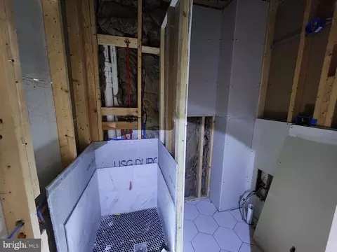Entry Way - 2039 E North Ave, Baltimore, MD 21213 photo 8 of 12