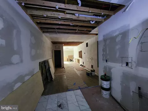 Entry Way - 2039 E North Ave, Baltimore, MD 21213 photo 4 of 12