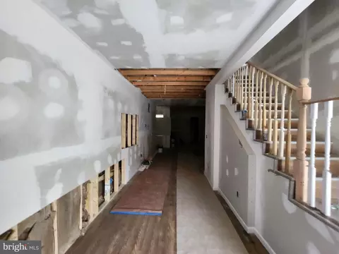 Entry Way - 2039 E North Ave, Baltimore, MD 21213 photo 2 of 12