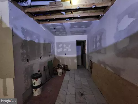 Entry Way - 2039 E North Ave, Baltimore, MD 21213 photo 3 of 12
