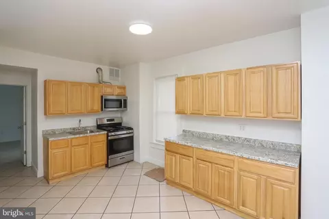 Entry Way - 3323 Mcelderry St, Baltimore, MD 21205 photo 2 of 5