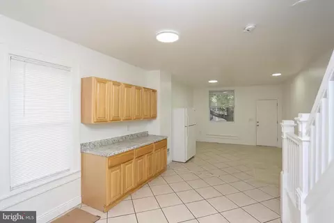 Entry Way - 3323 Mcelderry St, Baltimore, MD 21205 photo 3 of 5