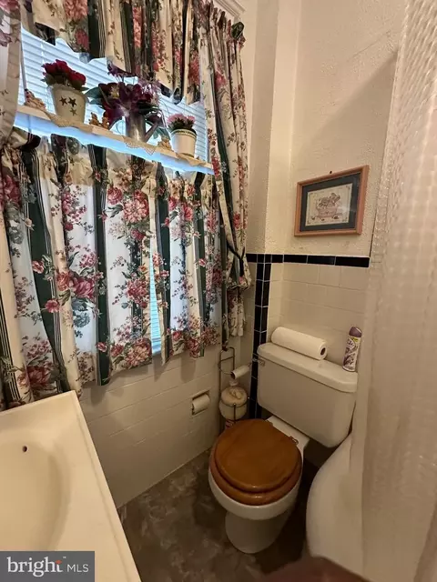 Bath - 3511 Springdale Ave, Baltimore, MD 21216 photo 4 of 6