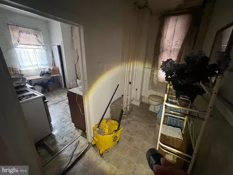 Entry Way - 516 N Schroeder St, Baltimore, MD 21223 photo 3 of 6