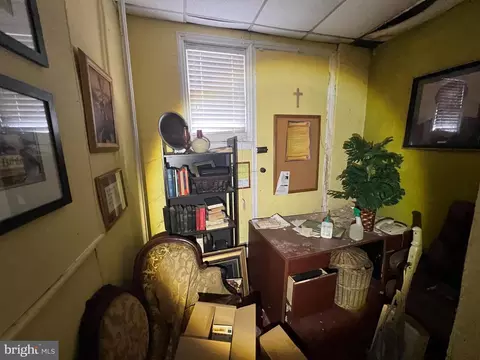 Entry Way - 516 N Schroeder St, Baltimore, MD 21223 photo 2 of 6