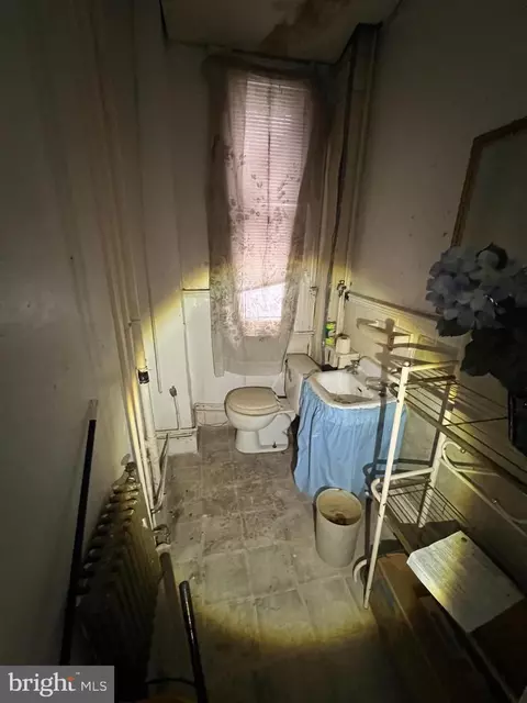 Bath - 516 N Schroeder St, Baltimore, MD 21223 photo 3 of 3