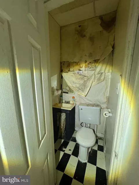 Bath - 516 N Schroeder St, Baltimore, MD 21223 photo 2 of 3
