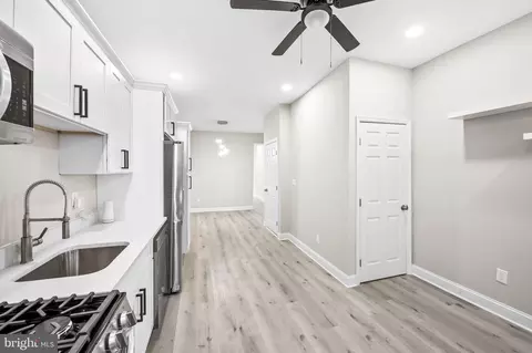 Entry Way - 3603 Greenmount Ave, Baltimore, MD 21218 photo 7 of 11