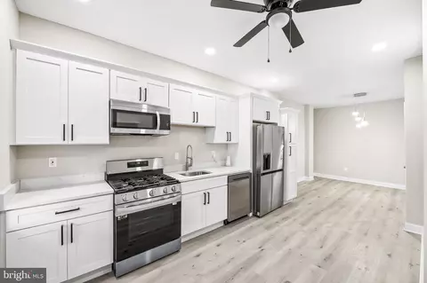 Entry Way - 3603 Greenmount Ave, Baltimore, MD 21218 photo 4 of 11