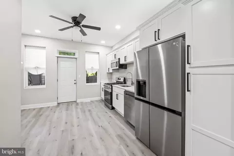 Entry Way - 3603 Greenmount Ave, Baltimore, MD 21218 photo 5 of 11