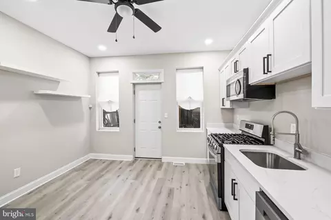 Entry Way - 3603 Greenmount Ave, Baltimore, MD 21218 photo 6 of 11