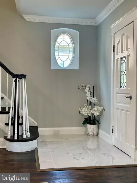 Entry Way - 5214 Biddison Ave, Baltimore, MD 21206 photo 2 of 15
