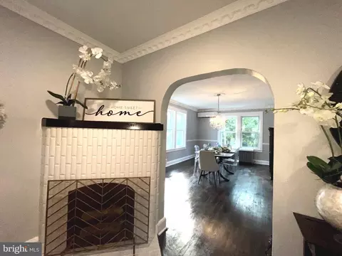 Entry Way - 5214 Biddison Ave, Baltimore, MD 21206 photo 7 of 15