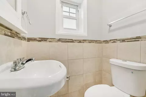Entry Way - 4120 Garrison Blvd, Baltimore, MD 21215 photo 5 of 8