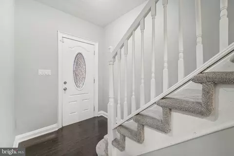 Entry Way - 4120 Garrison Blvd, Baltimore, MD 21215 photo 4 of 8