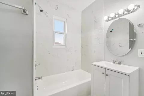 Bath - 4120 Garrison Blvd, Baltimore, MD 21215 photo 2 of 3