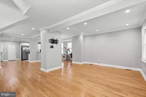 Living - 5938 Kavon Ave, Baltimore, MD 21206 photo 1 of 7