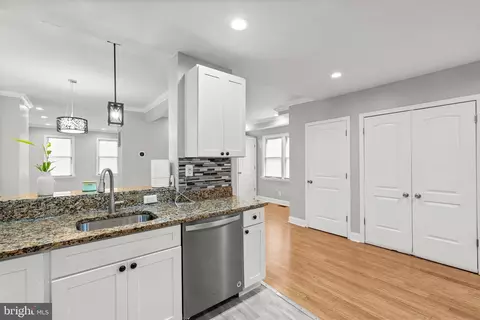 Entry Way - 5938 Kavon Ave, Baltimore, MD 21206 photo 4 of 14