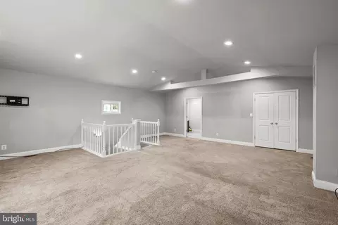 Entry Way - 5938 Kavon Ave, Baltimore, MD 21206 photo 9 of 14