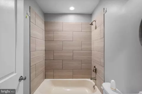 Bath - 5938 Kavon Ave, Baltimore, MD 21206 photo 3 of 5