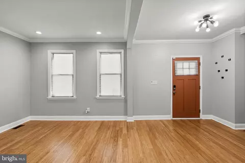Entry Way - 5938 Kavon Ave, Baltimore, MD 21206 photo 1 of 14