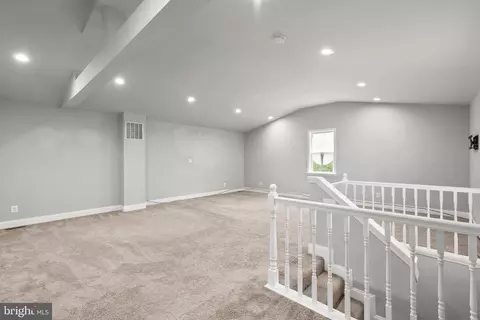 Entry Way - 5938 Kavon Ave, Baltimore, MD 21206 photo 7 of 14