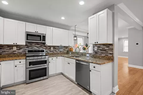 Kitchen - 5938 Kavon Ave, Baltimore, MD 21206 photo 3 of 4