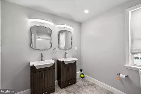 Bath - 5938 Kavon Ave, Baltimore, MD 21206 photo 4 of 5