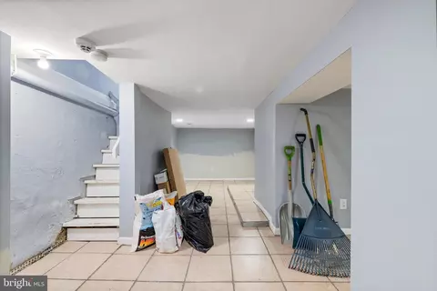 Entry Way - 5938 Kavon Ave, Baltimore, MD 21206 photo 13 of 14