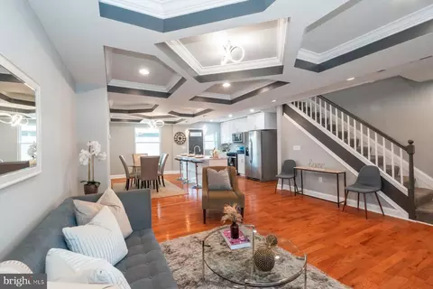 Entry Way - 3827 Crestlyn Rd, Baltimore, MD 21218 photo 2 of 19