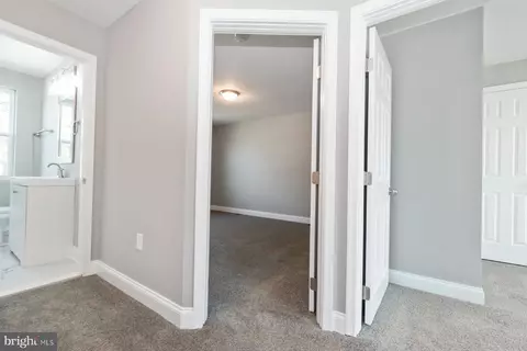 Entry Way - 3827 Crestlyn Rd, Baltimore, MD 21218 photo 14 of 19