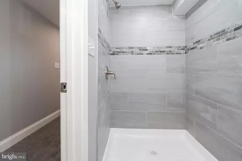 Entry Way - 3827 Crestlyn Rd, Baltimore, MD 21218 photo 18 of 19