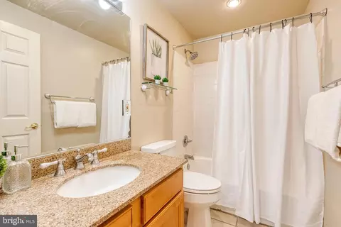 Bath - 1824 E Pratt St E, Baltimore, MD 21231 photo 2 of 3