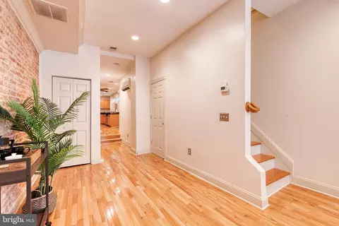 Entry Way - 1824 E Pratt St E, Baltimore, MD 21231 photo 2 of 9